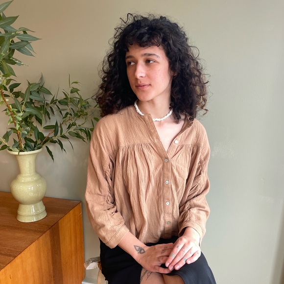 Blue Anemone Fawn Linen Blouse - Picture 2 of 7